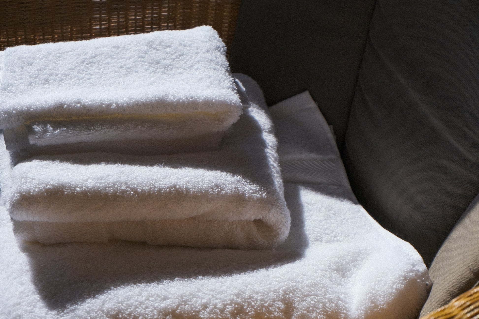 Royal Quest White Guest towel